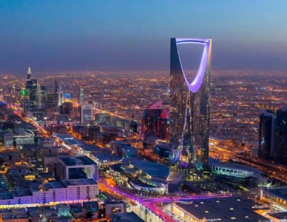 Travel Guide To Saudi Arabia: Planning a One-Week Holiday Vacation